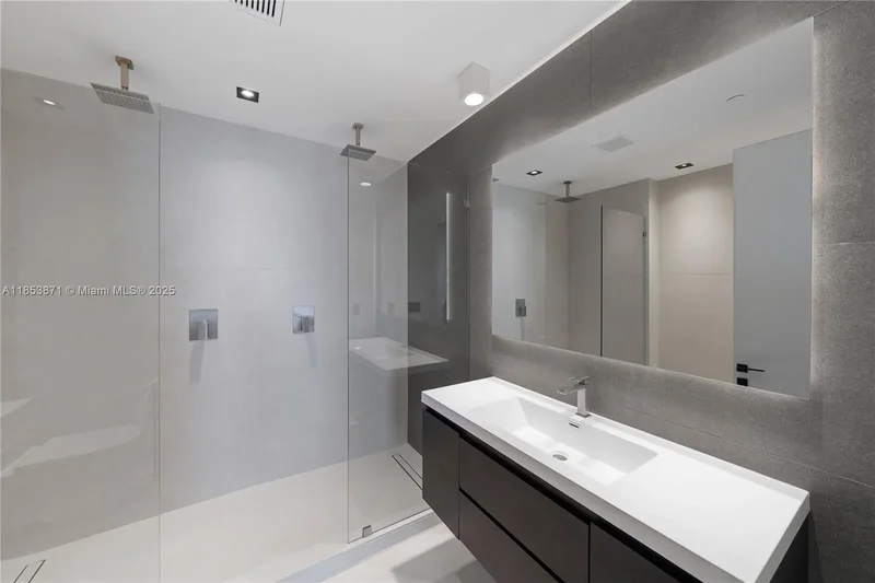1300 Brickell Bay Dr 4401, Miami, Florida, United States. - Photo 54
