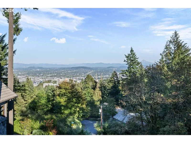 3534 SW Gale Ave, Portland, OR 97239, Portland, Oregon, United States. - Photo 44