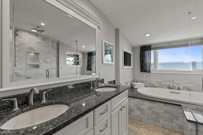 337 Commercial Street , Provincetown, MA 02657, Provincetown, Massachusetts, United States. - Photo 13