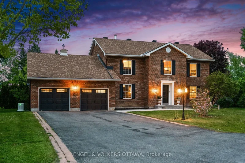 Sophisticated home nestled in a serene neighbourhood