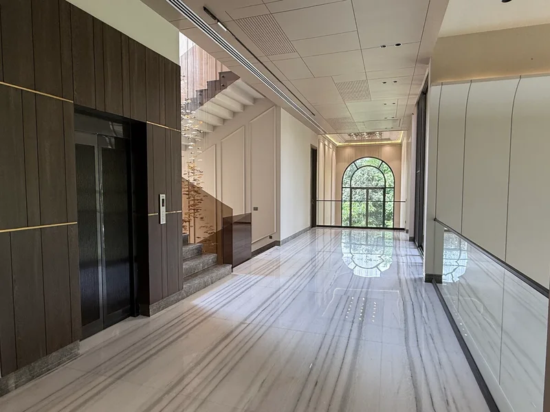 Exquisite Luxury Farmhouse for Sale in Sultanpur Farms, New Delhi