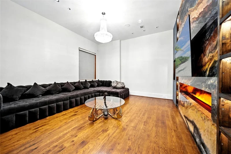 701 W Friar Tuck Lane, Houston, Texas, United States. - Photo 13
