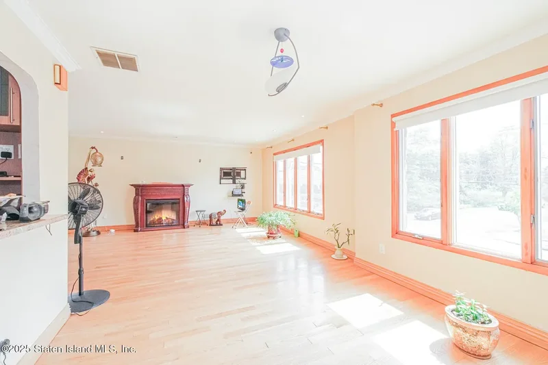 197 Slater Boulevard, New York, New York, United States. - Photo 2
