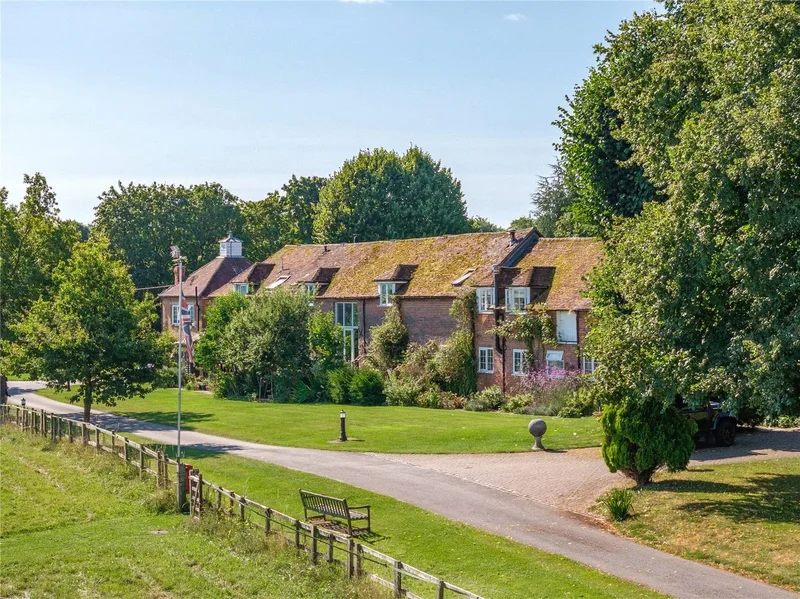 Lot 1 | Hillfields Farm, Lower Basildon, Reading, Berkshire, Lower Basildon, England, United Kingdom. - Photo 14