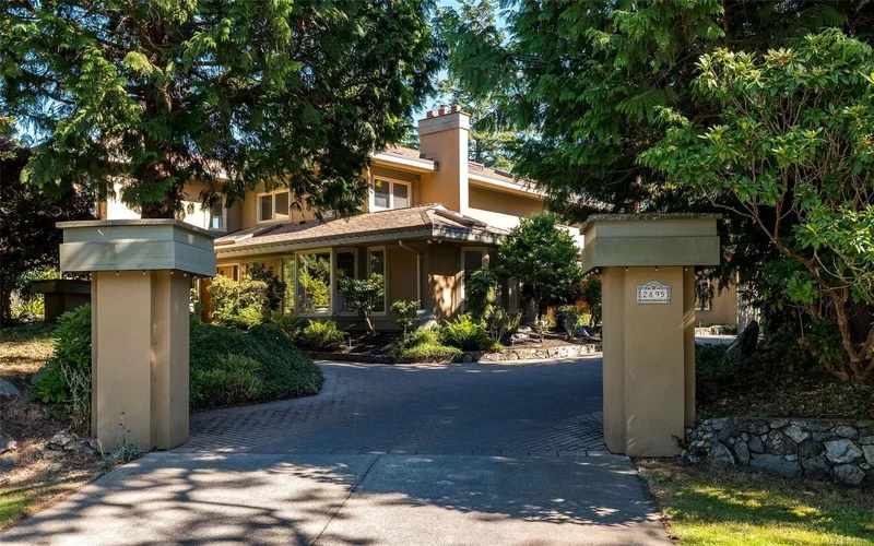 2895 Lansdowne Rd, Oak Bay, British Columbia, Canada. - Photo 18