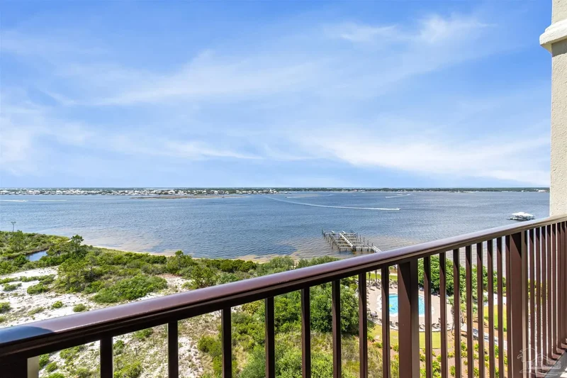 5 Bedrooms Condominium