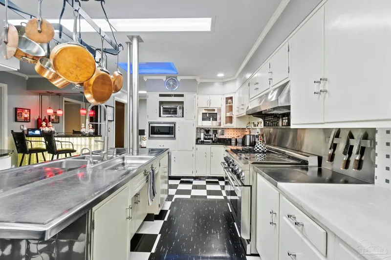 1415 N Barcelona, Pensacola, FL 32501, Pensacola, Florida, United States. - Photo 21