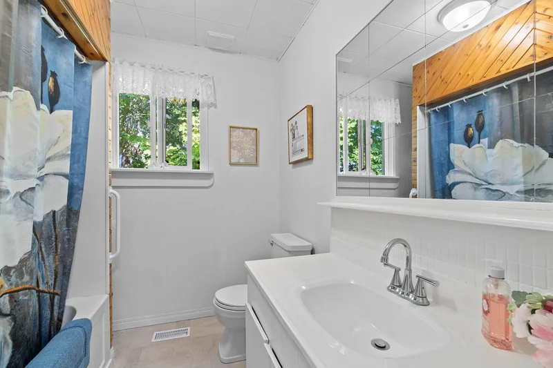 1430 Lakeshore Road NE, Salmon Arm, BC V1E 2V7, Salmon Arm, British Columbia, Canada. - Photo 5
