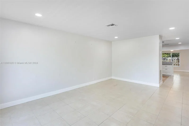 3241 NE 17th Ave, Oakland Park, FL 33334, Oakland Park, Florida, United States. - Photo 11