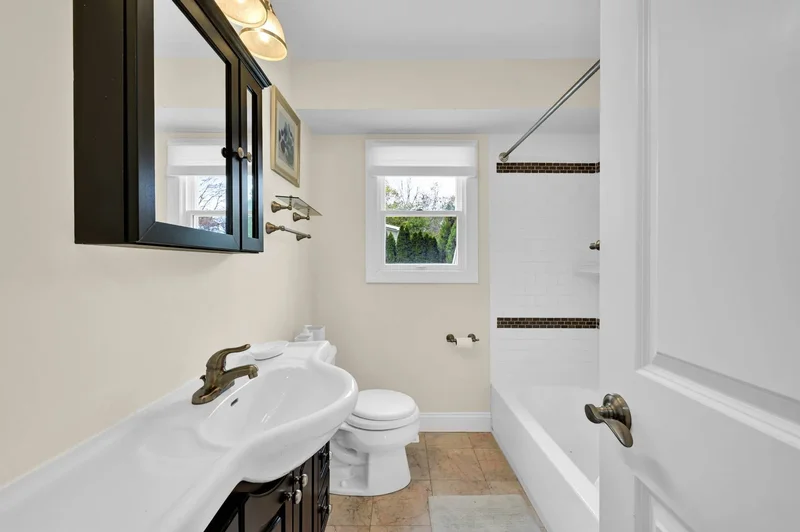 Depot Road, Westhampton, New York, United States. - Photo 4