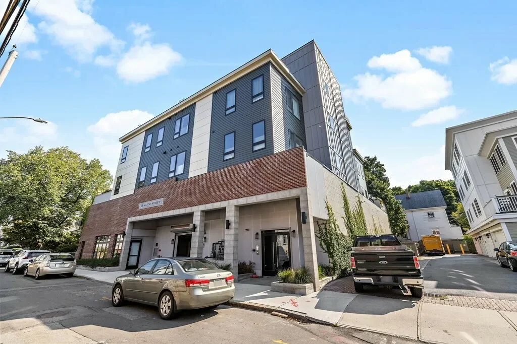 Exterior photo 2