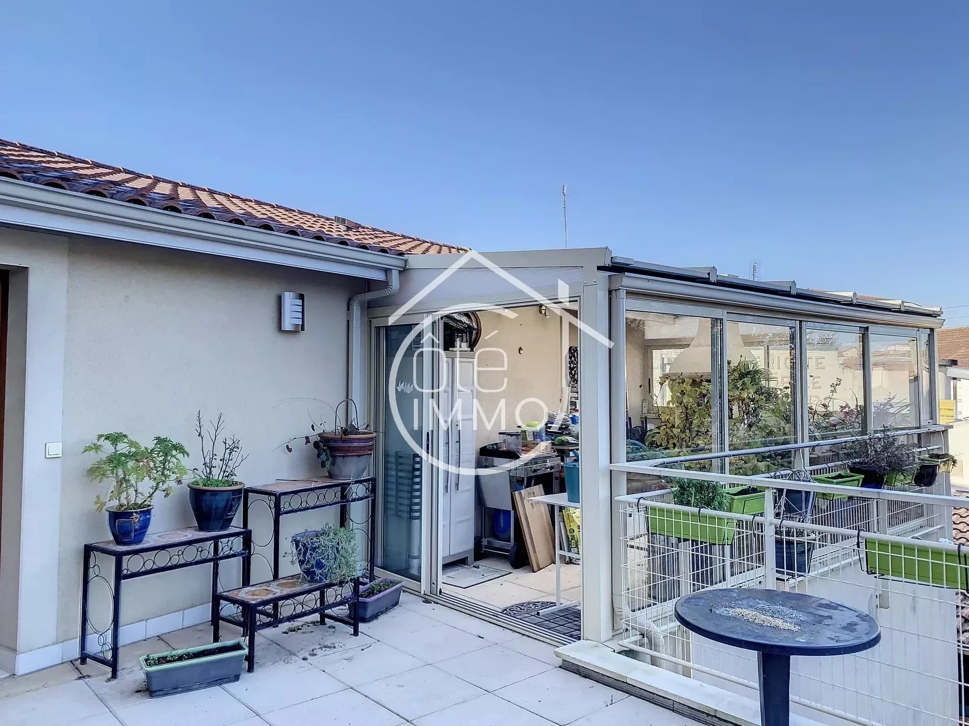 Exterior photo 5