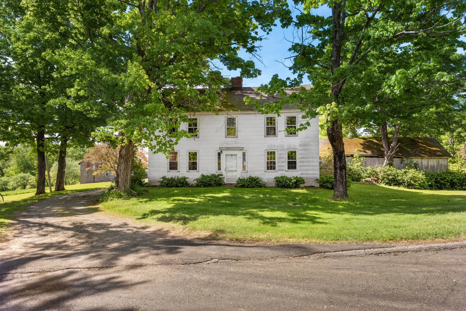 Exterior photo 6