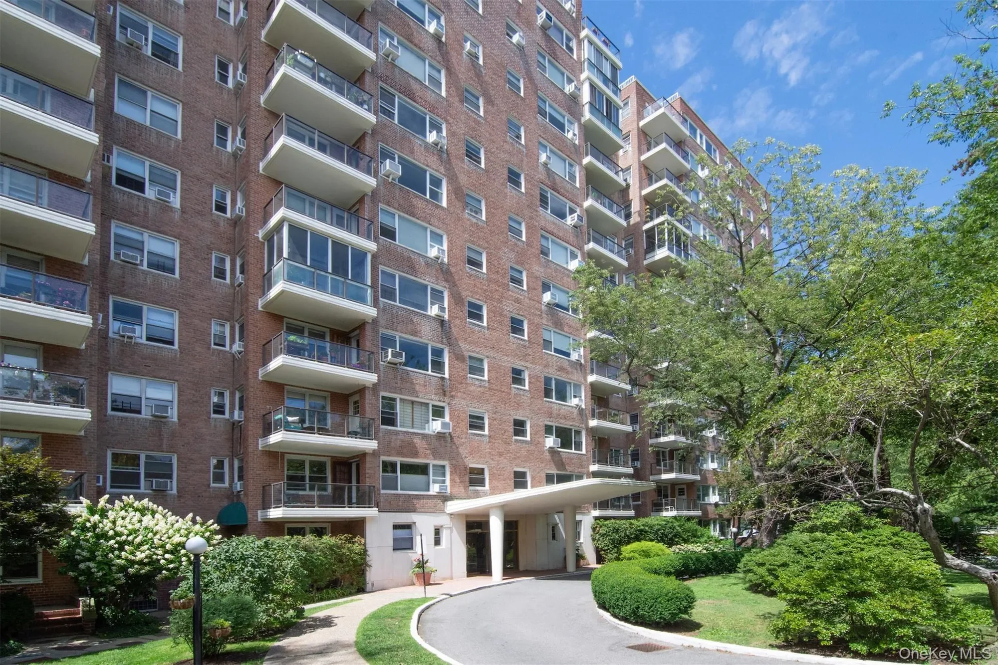 Exterior photo 6
