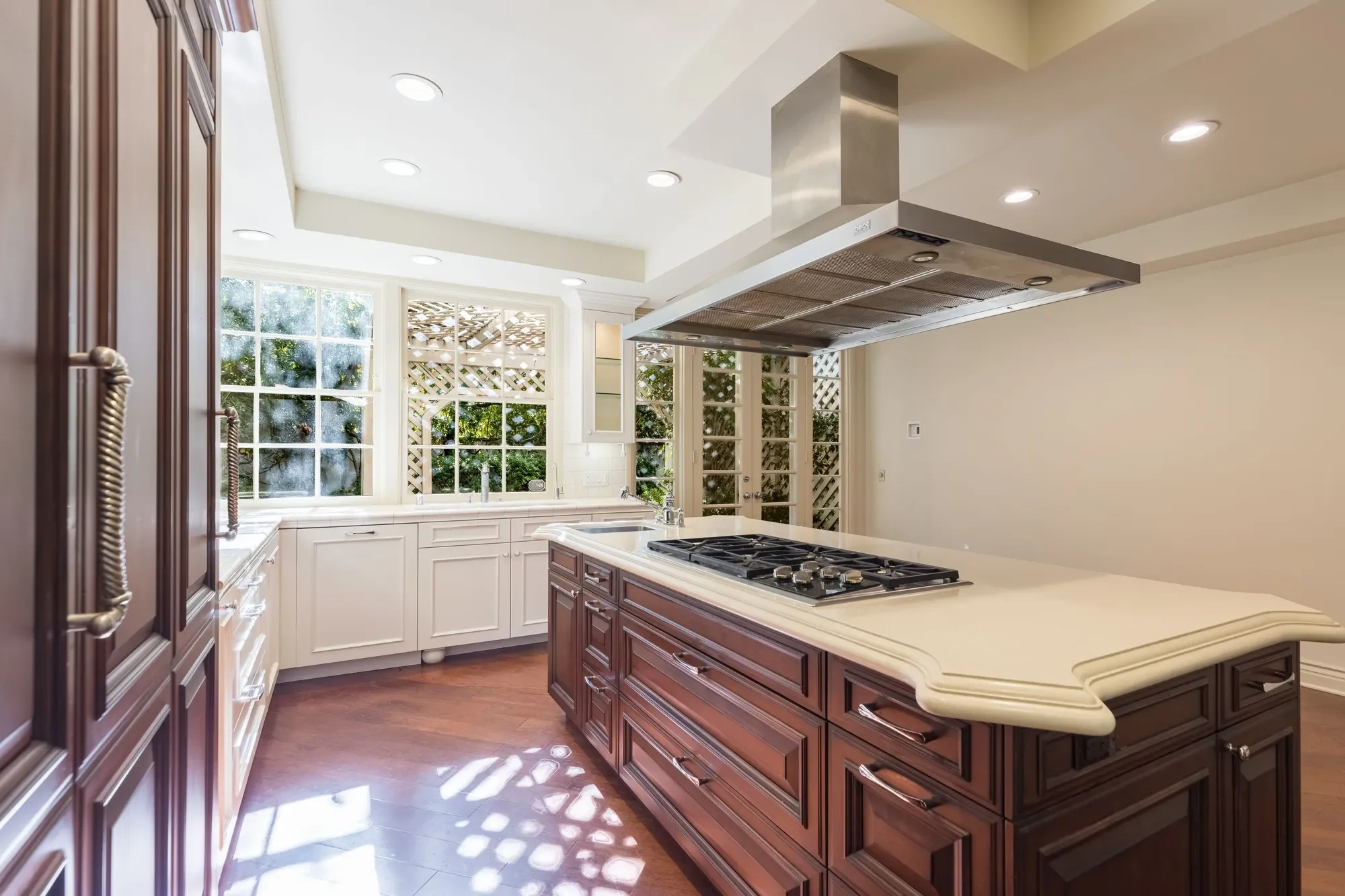 12386 Ridge Circle , Los Angeles, CA 90049, Los Angeles, California, United States. - Photo 32