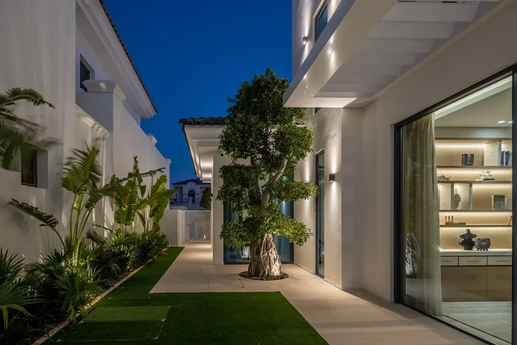 Beachfront 4 Br Luxury Home I Atlantis View
