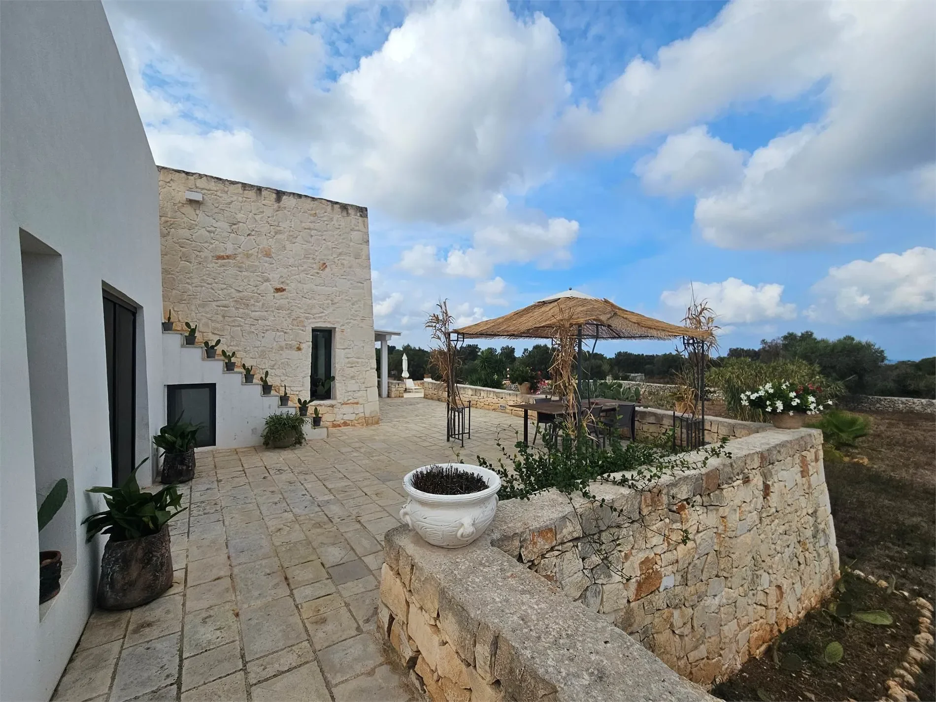 Exterior photo 7