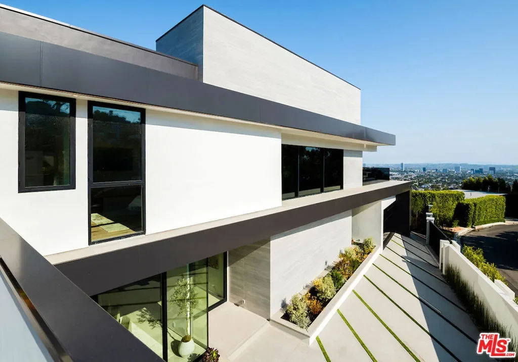 8116 Laurel View Drive, Los Angeles, California, United States. - Photo 41