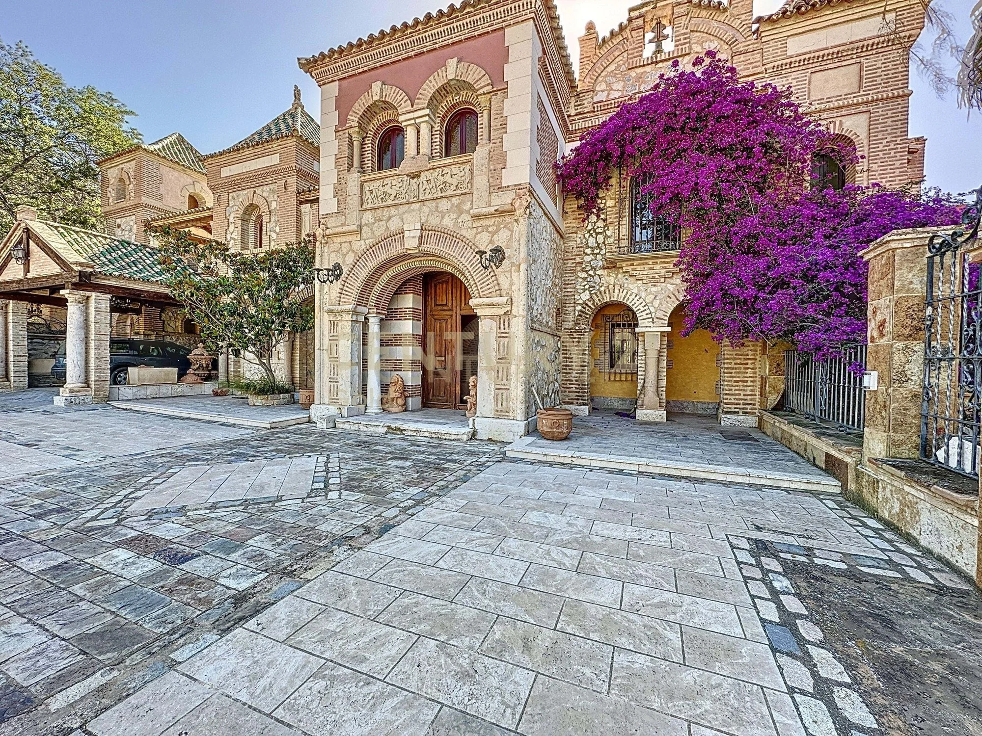 Exterior photo 3