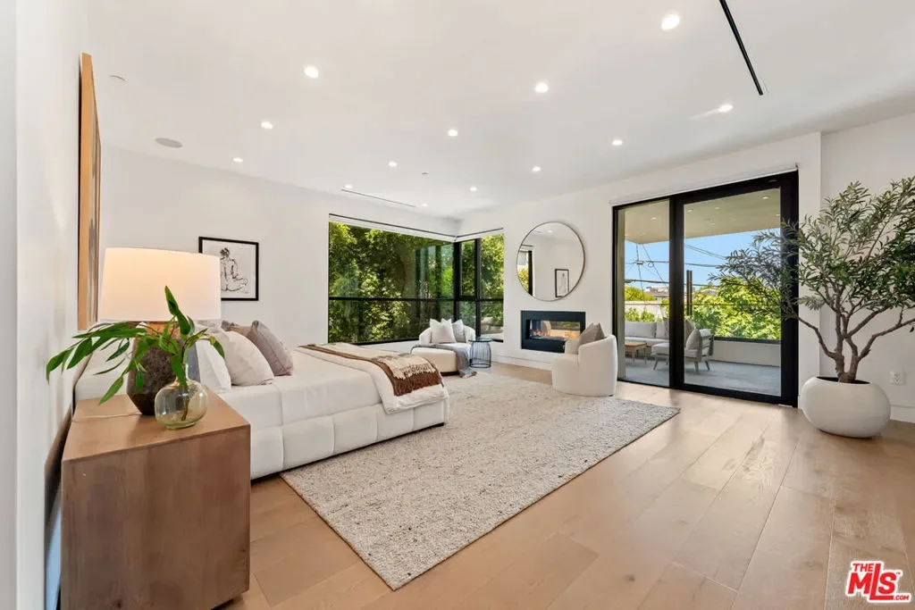 818 N Curson Avenue, Los Angeles, California, United States. - Photo 39