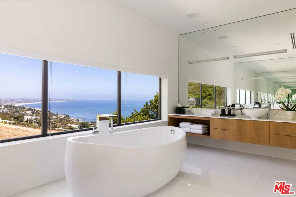 32357 Pacific Coast Highway, Malibu, California, United States. - Photo 26