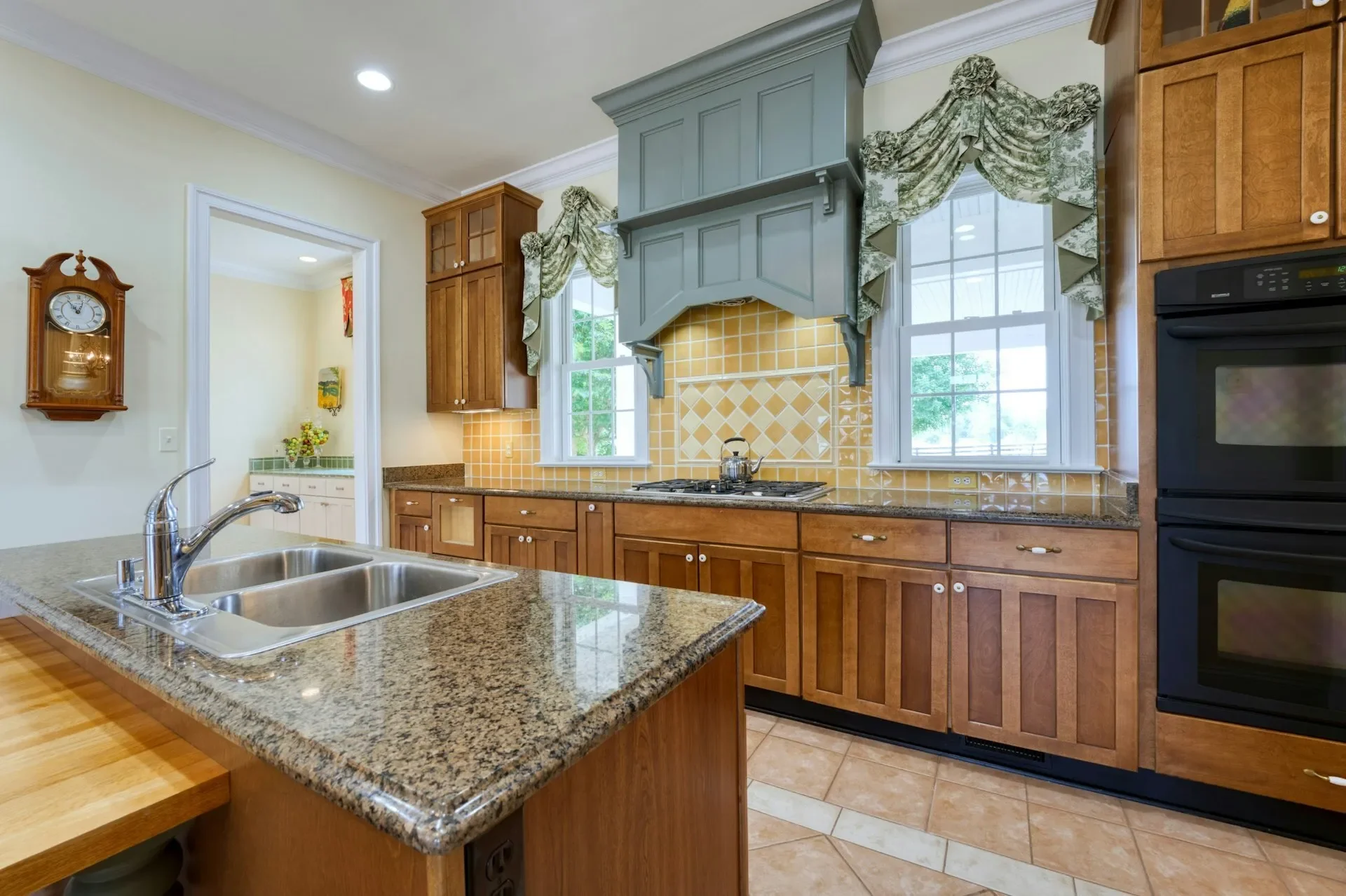 899 Earle Road , Charles Town, WV 25414, Ranson, West Virginia, United States. - Photo 15