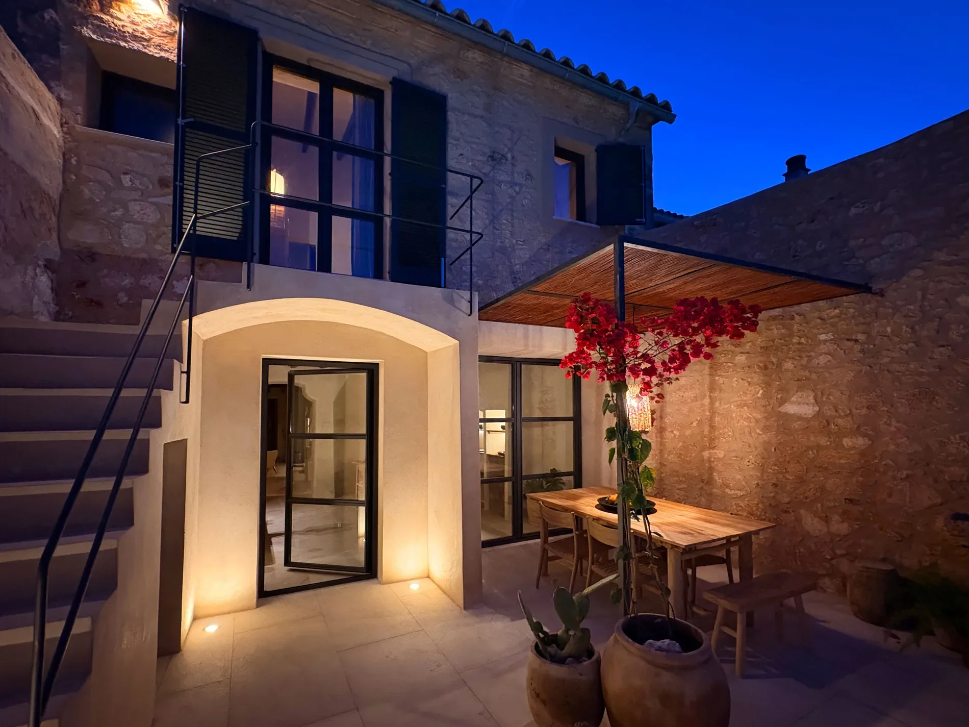 Exterior photo 4