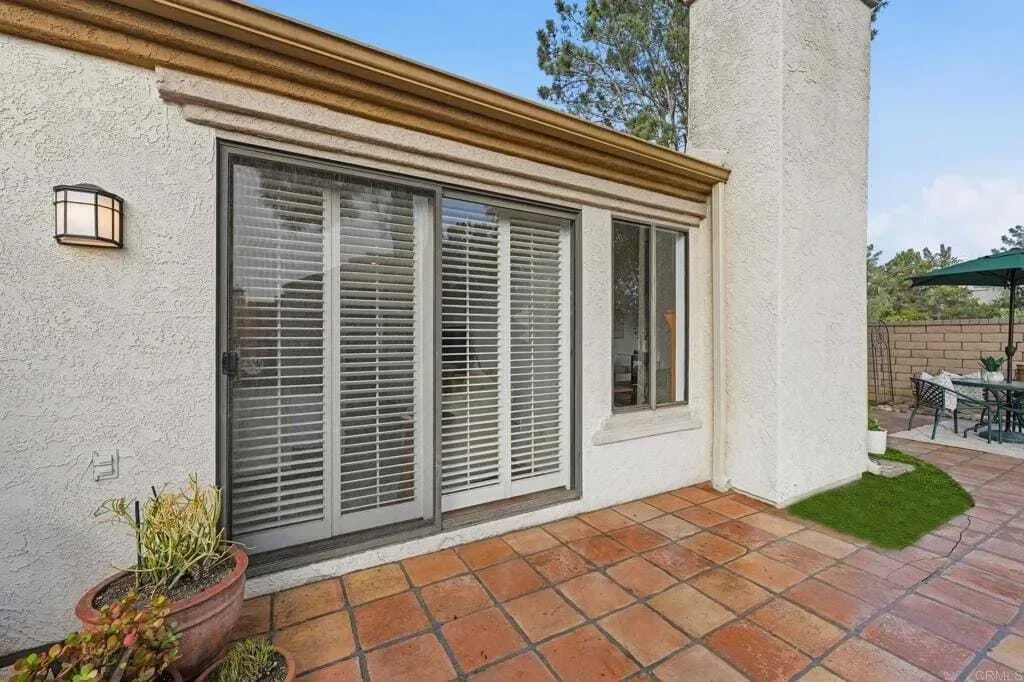 Exterior photo 7