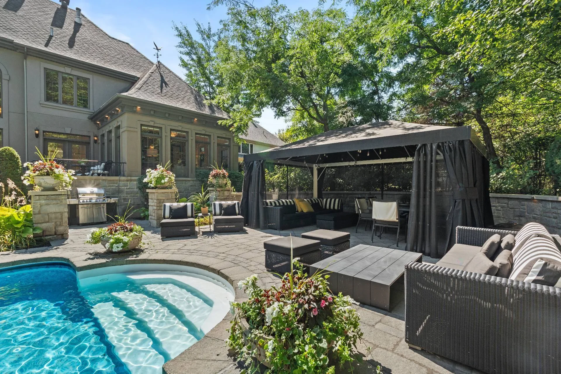 Exterior photo 11