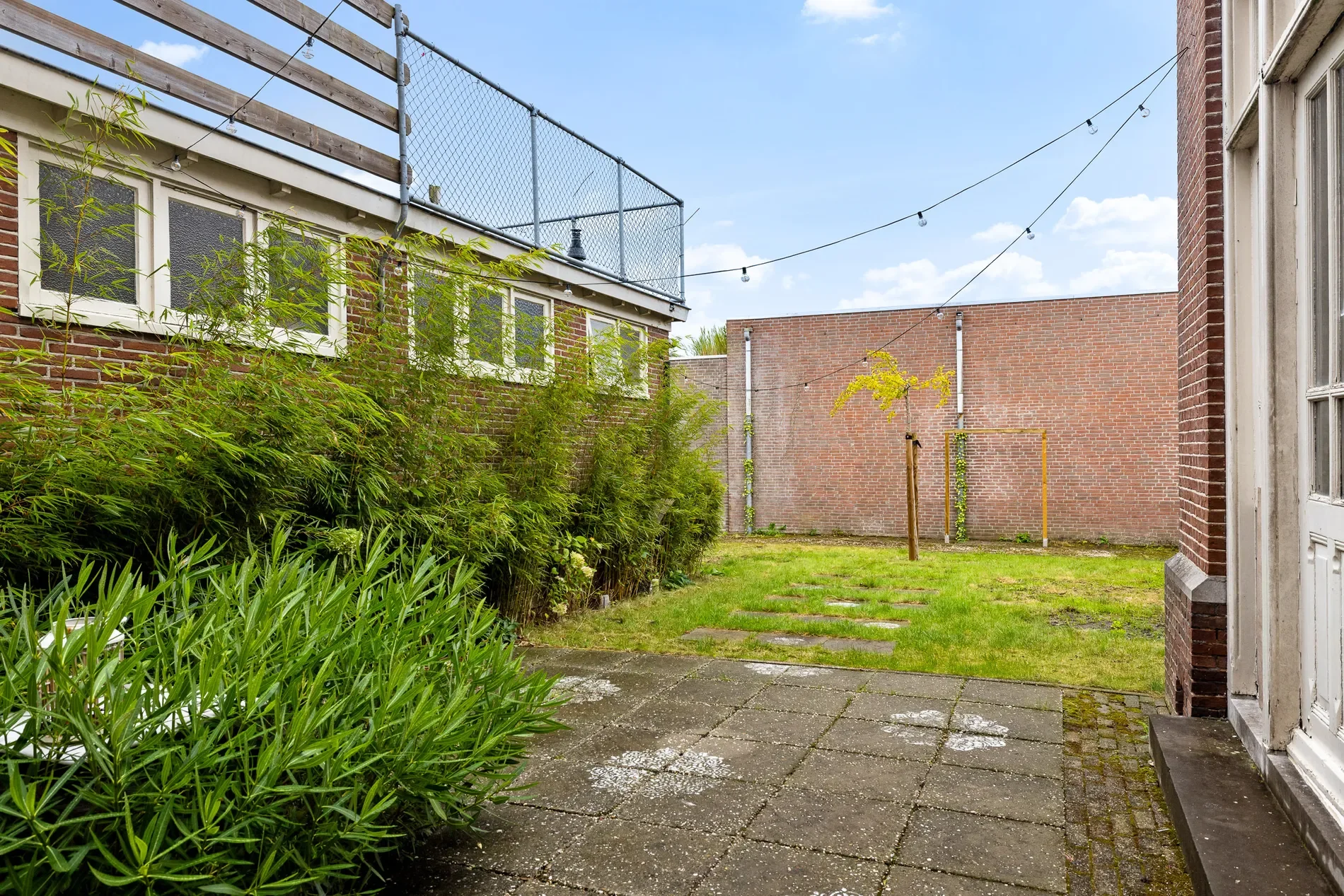 Exterior photo 5