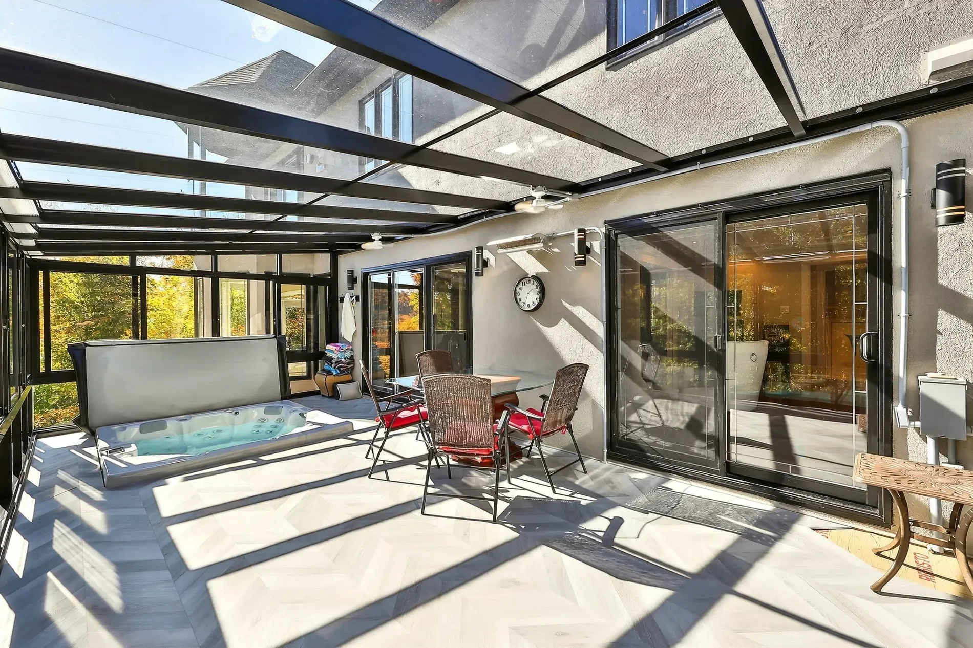 Exterior photo 8
