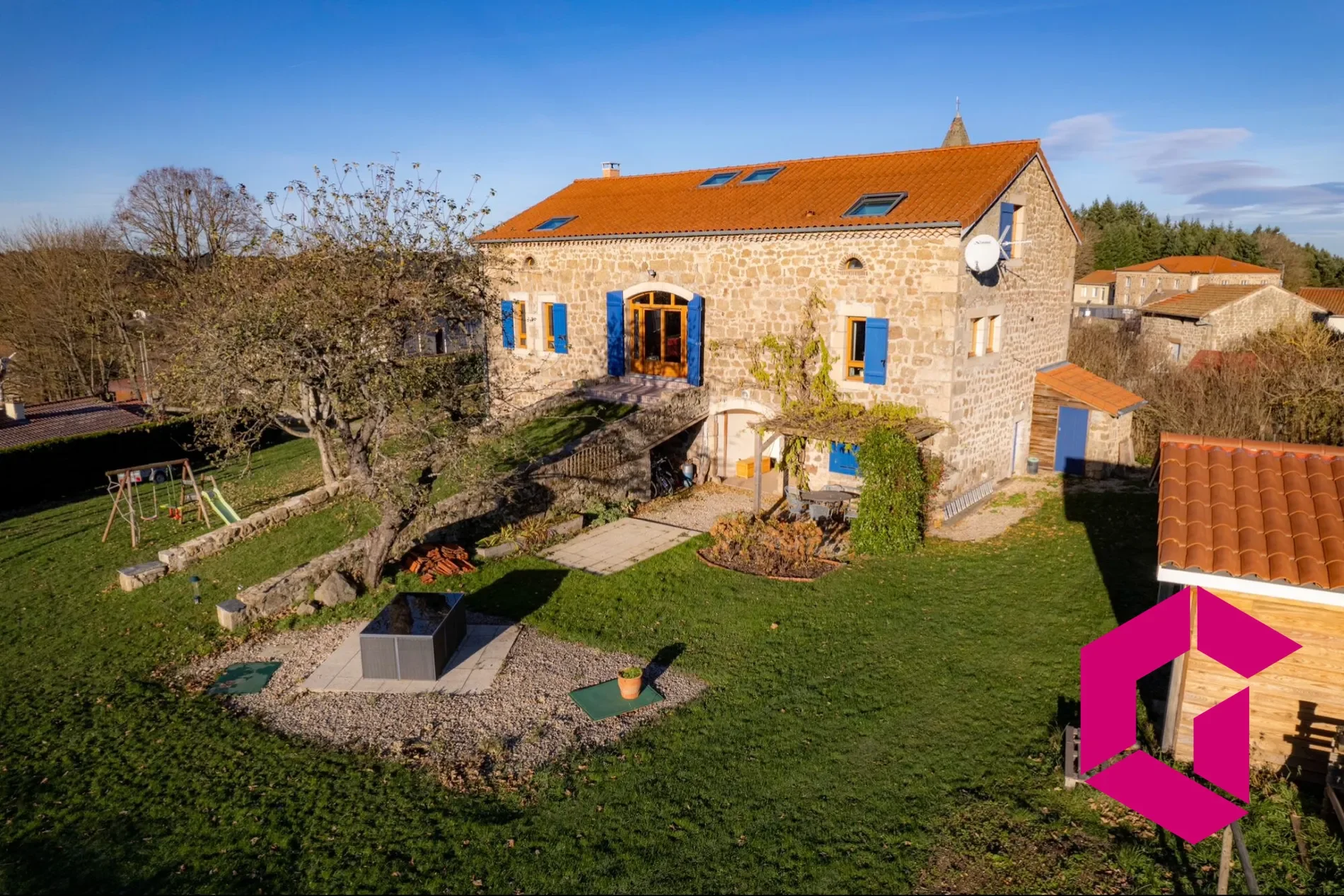 Exterior photo 1