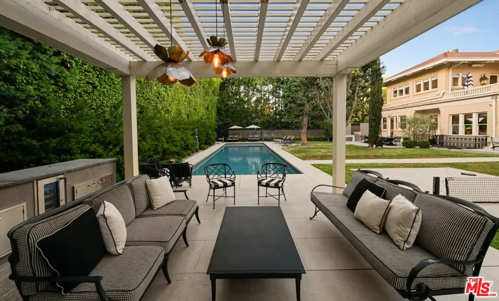 601 S Windsor Boulevard, Los Angeles, California, United States. - Photo 5
