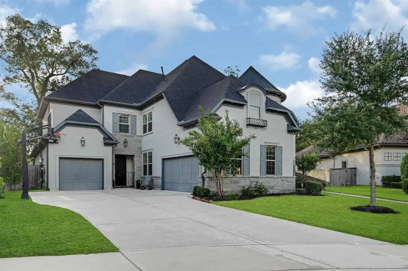 Exterior photo 6