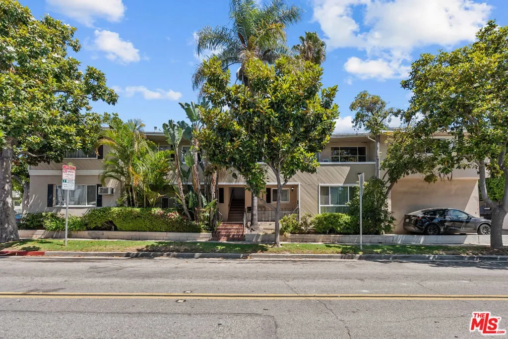 272 S Doheny Drive 1, Beverly Hills, California, United States. - Photo 24