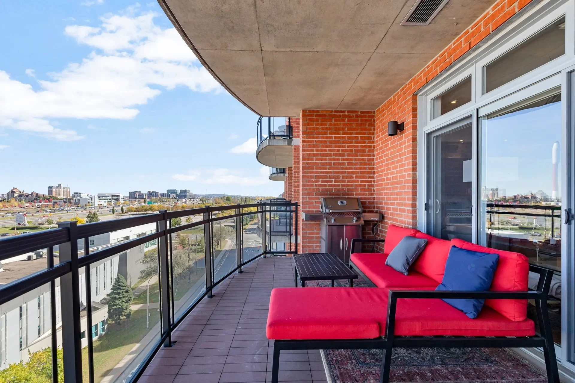 Exterior photo 6