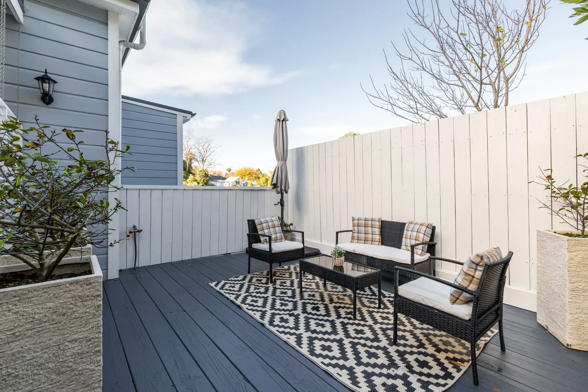 Exterior photo 9