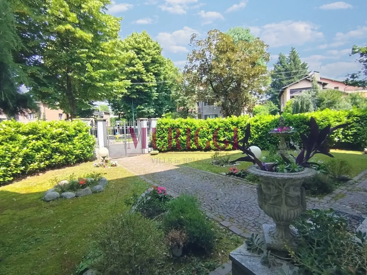 Viale dei Tigli, Cusano Milanino, Lombardy, Italy. - Photo 26