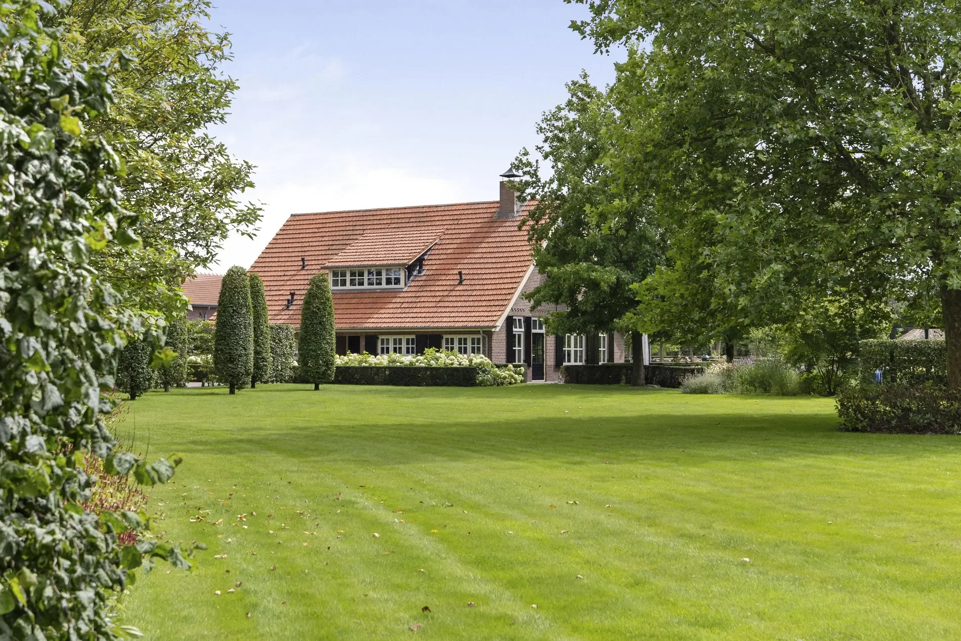 Exterior photo 12