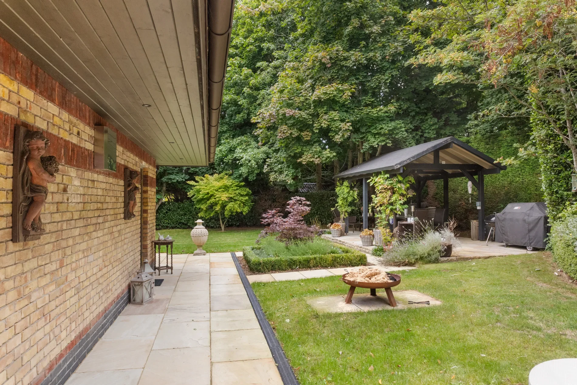 Exterior photo 7