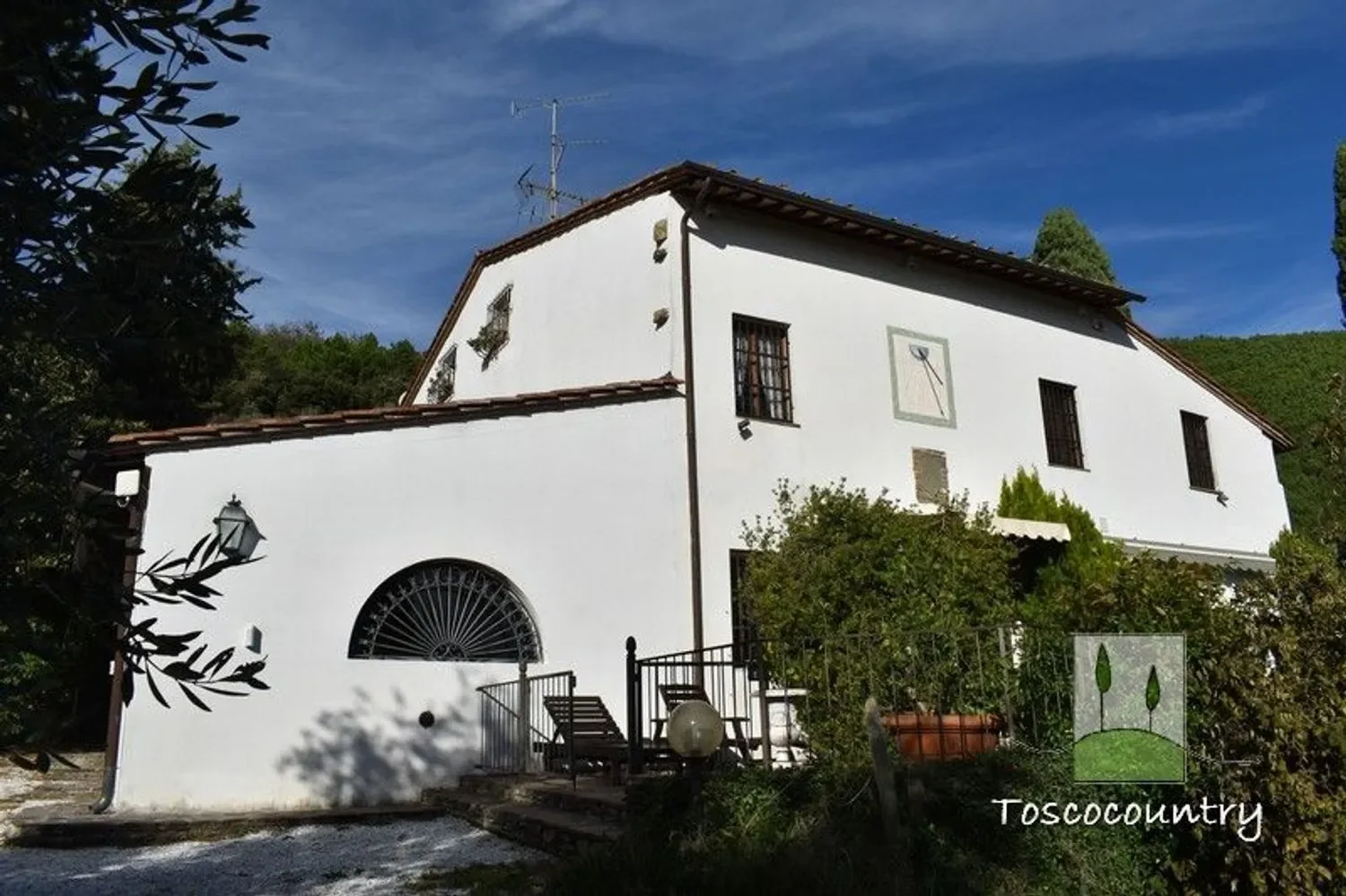 Exterior photo 6
