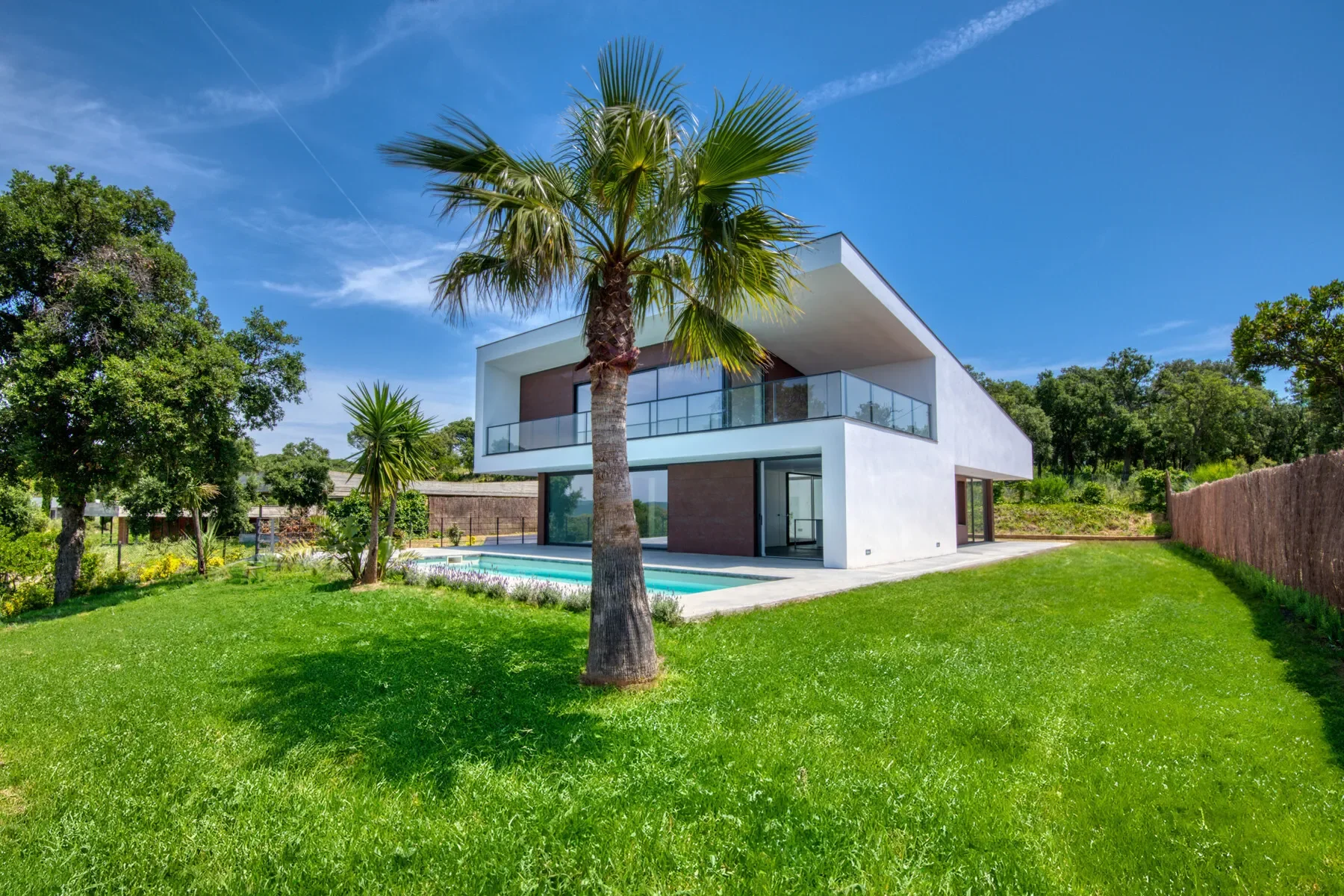 Exterior photo 6