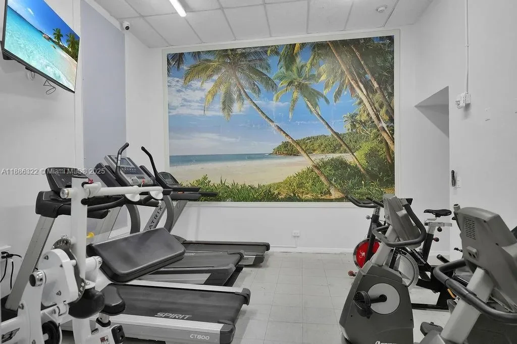 6039 Collins Ave 1126, Miami Beach, Florida, United States. - Photo 48