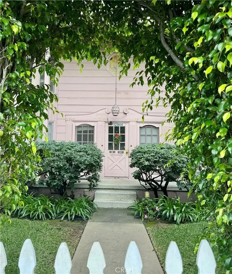 12944 Riverside Drive, Los Angeles, California, United States. - Photo 2