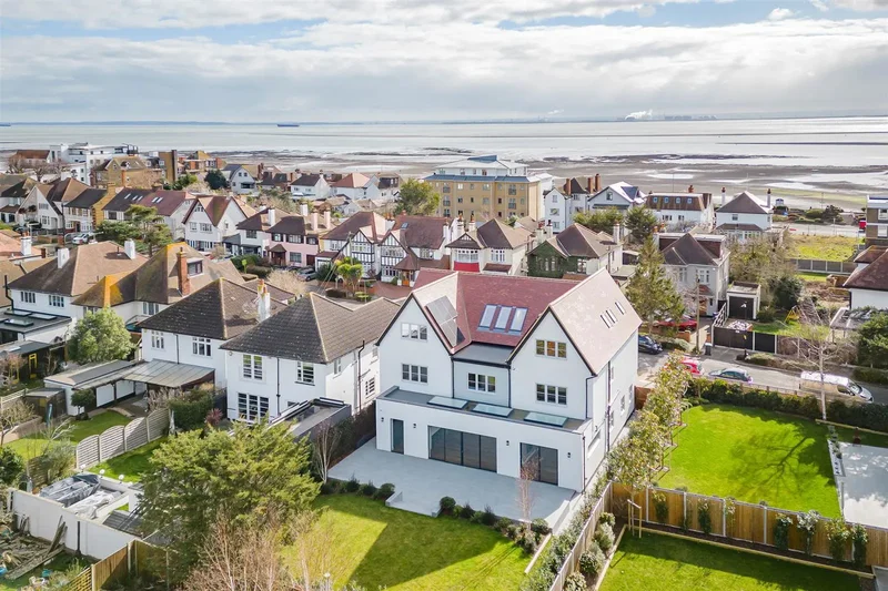 5 bedroom Detached House for sale in Westcliff-On-Sea