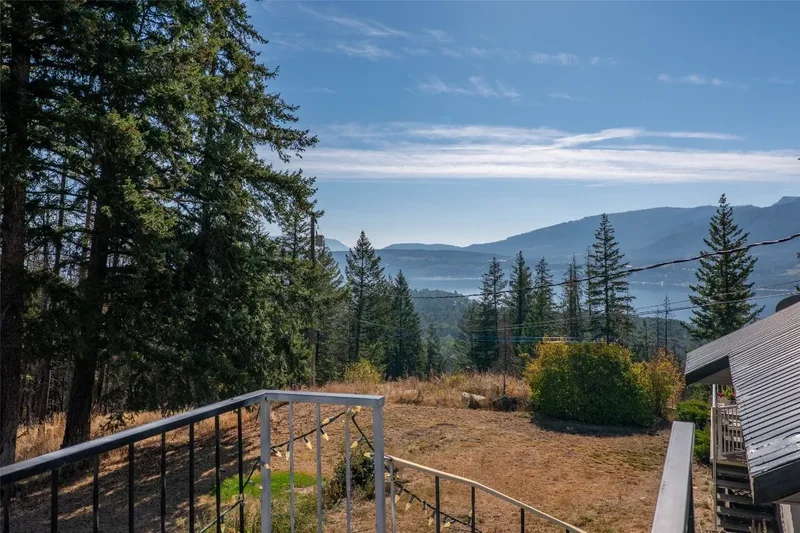 1722 Lee Creek Drive, Lee Creek, British Columbia, Canada. - Photo 35