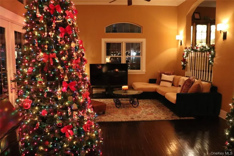 56 Floral Parkway, North New Hyde Park, New York, United States. - Photo 39