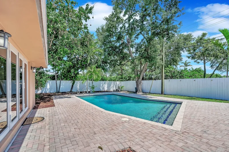 1870 NE 197th Ter, North Miami Beach, Florida, United States. - Photo 39