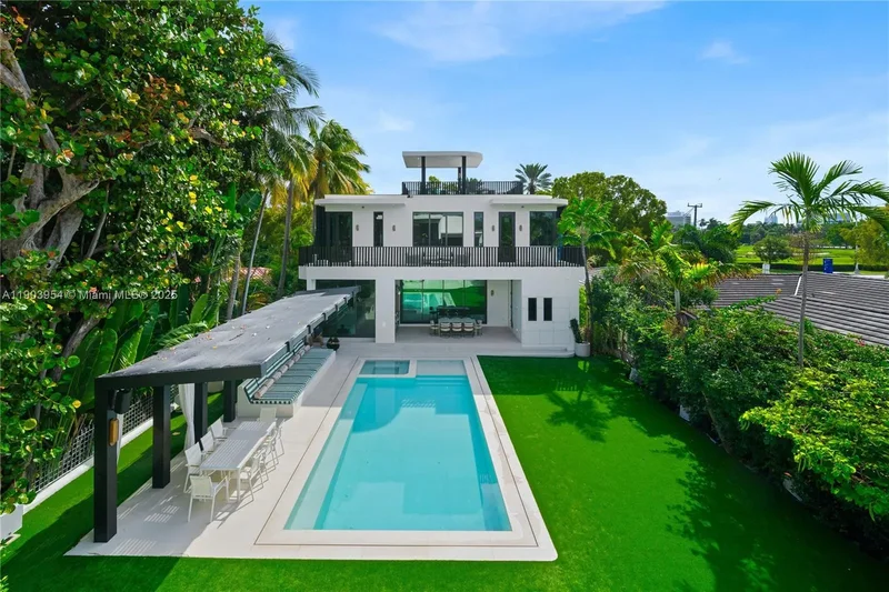 2053 N Bay Rd, Miami Beach, Florida, United States. - Photo 47