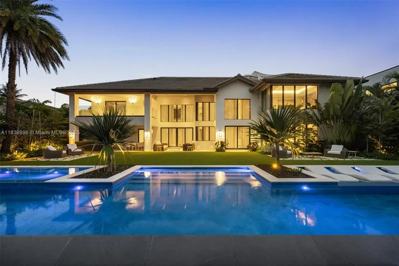 Single Family Residence in Hallandale Beach